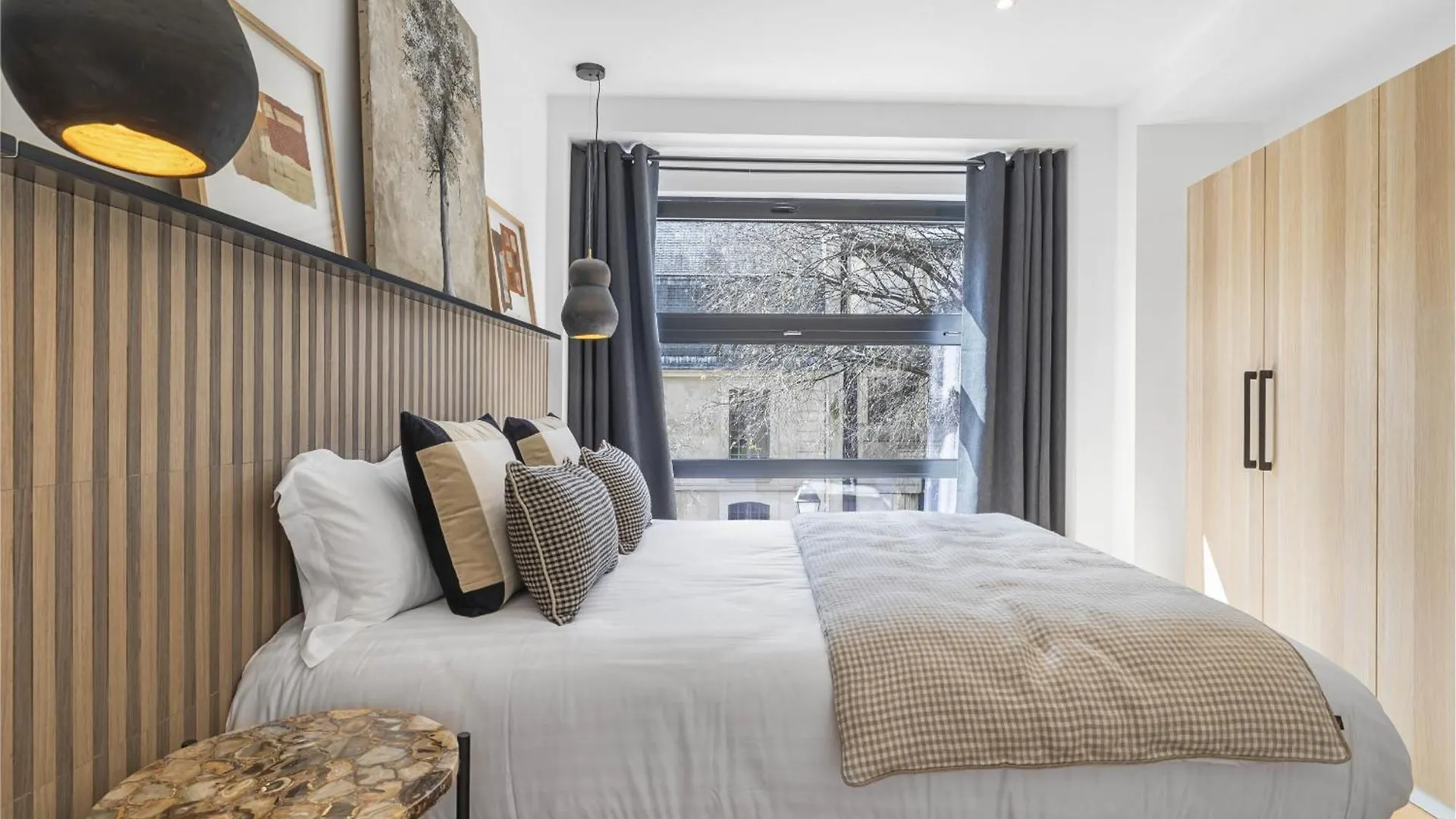 Signature Apartment *